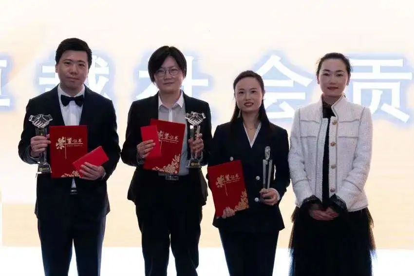 普世万联2022年度迎新总结会议暨颁奖典礼举行 | 进击破浪,如虎添“亿”(附花絮) 普世万联2022年度迎新总结会议暨颁奖典礼举行 | 进击破浪,如虎添“亿”(附花絮)