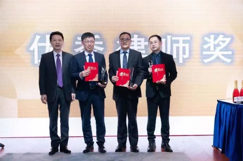 普世万联2022年度迎新总结会议暨颁奖典礼举行 | 进击破浪,如虎添“亿”(附花絮) 普世万联2022年度迎新总结会议暨颁奖典礼举行 | 进击破浪,如虎添“亿”(附花絮)