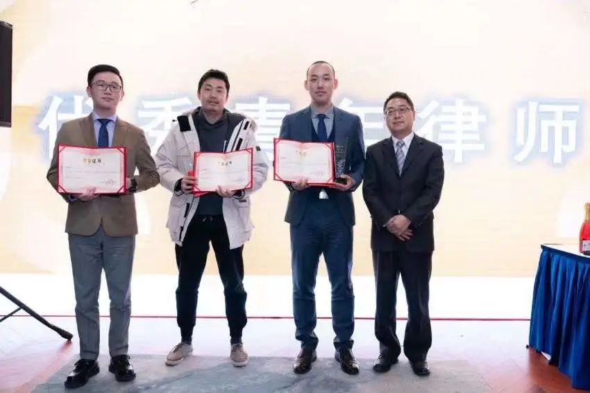 普世万联2022年度迎新总结会议暨颁奖典礼举行 | 进击破浪,如虎添“亿”(附花絮) 普世万联2022年度迎新总结会议暨颁奖典礼举行 | 进击破浪,如虎添“亿”(附花絮)