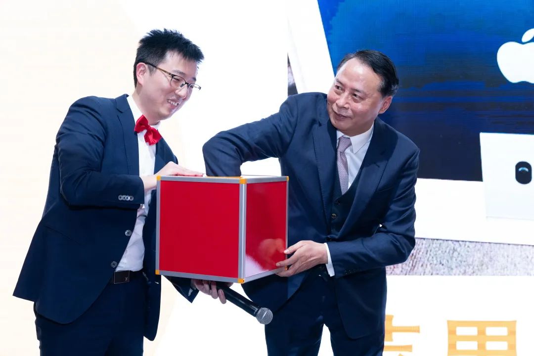 普世万联2022年度迎新总结会议暨颁奖典礼举行 | 进击破浪,如虎添“亿”(附花絮) 普世万联2022年度迎新总结会议暨颁奖典礼举行 | 进击破浪,如虎添“亿”(附花絮)