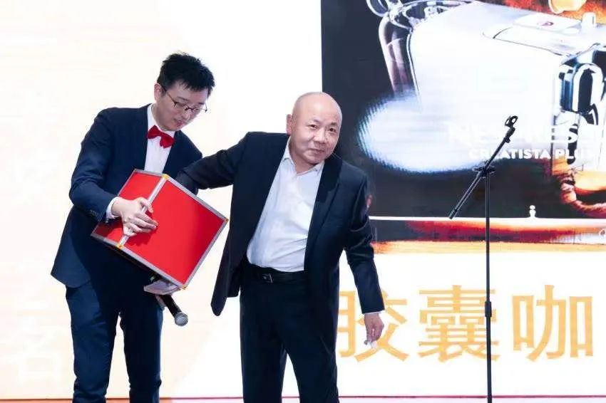 普世万联2022年度迎新总结会议暨颁奖典礼举行 | 进击破浪,如虎添“亿”(附花絮) 普世万联2022年度迎新总结会议暨颁奖典礼举行 | 进击破浪,如虎添“亿”(附花絮)