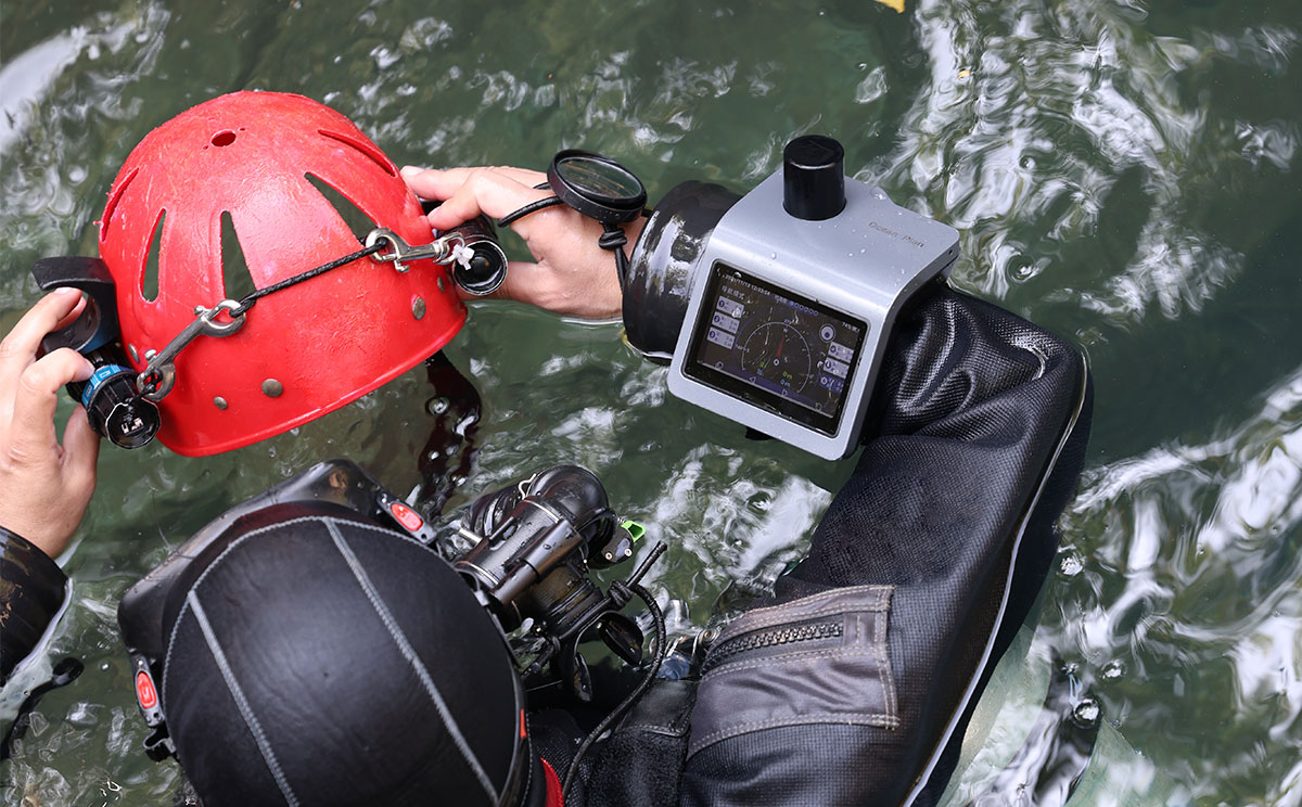 Cave diving communication and positioning system