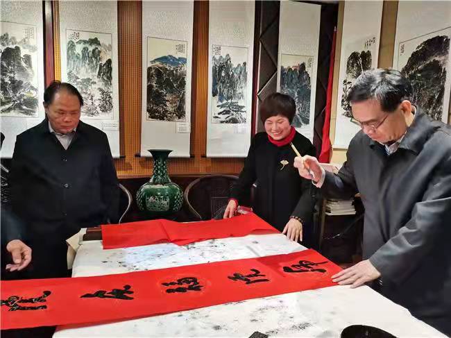 今日广西报道：《山水和韵一一何小葵书画艺术迎春展》在广西南宁举行