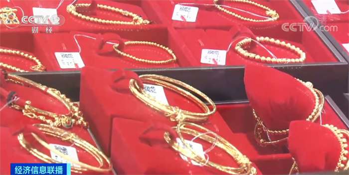 黄金又火了!有门店销量大增!银行人员:金条库存都要卖完了… 黄金又火了!有门店销量大增!银行人员:金条库存都要卖完了…