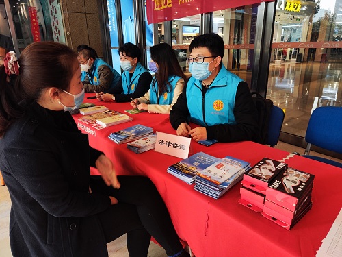 九恒所徐翀律师参加三·五、三·八法律宣传志愿服务活动 九恒所徐翀律师参加三·五、三·八法律宣传志愿服务活动