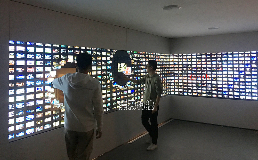 直角L型大屏液晶拼接触摸屏用于某企业展厅宣传片互动演示