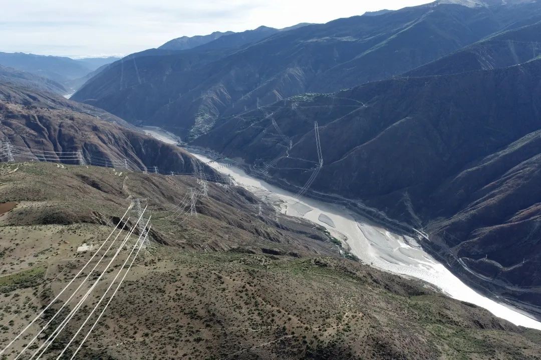 1000 米高差，DJI L1 川西高原多层输电线路建模示范