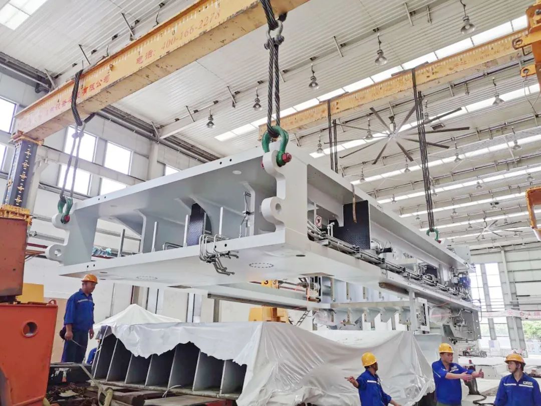 项目动态 | 上海凌云压机设备安装项目大件吊装顺利完成
