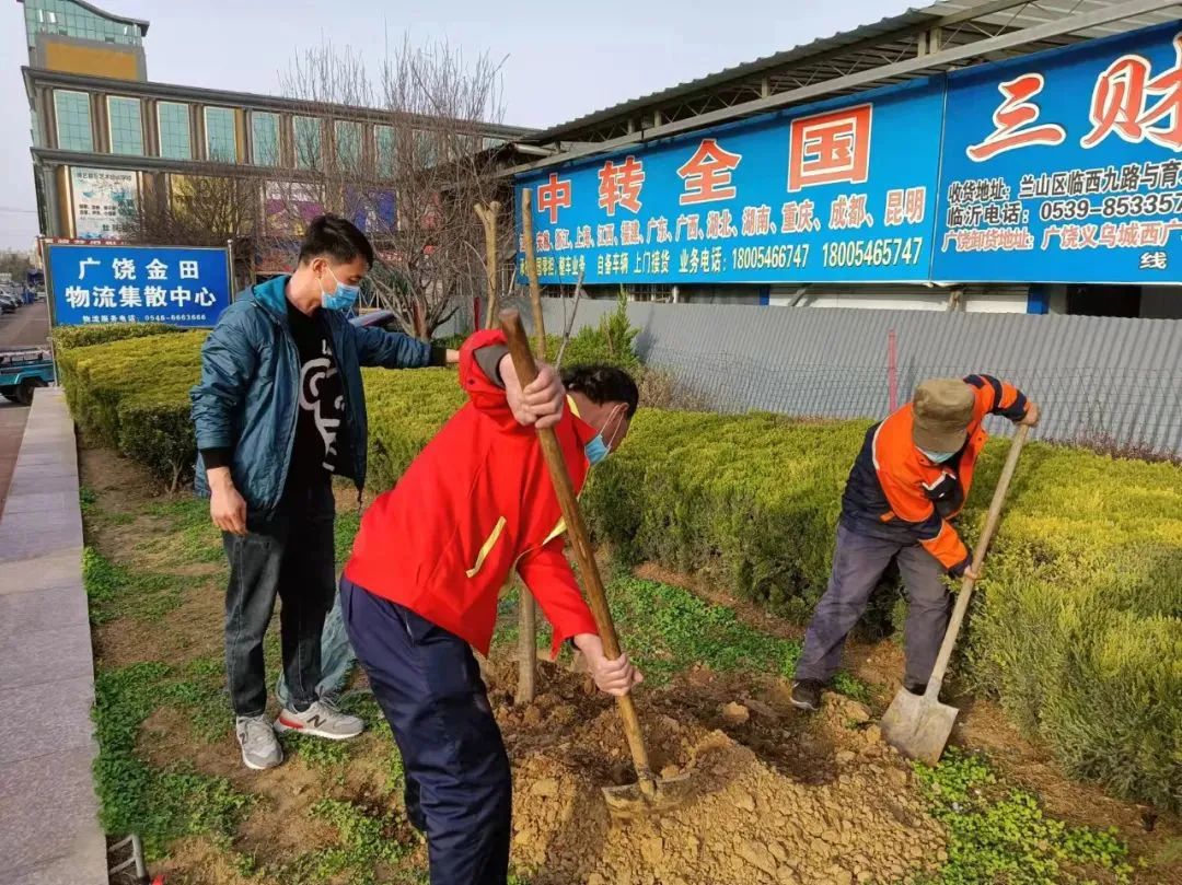 植树添新绿，不负好春光！集团广饶金田市场开展植树活动