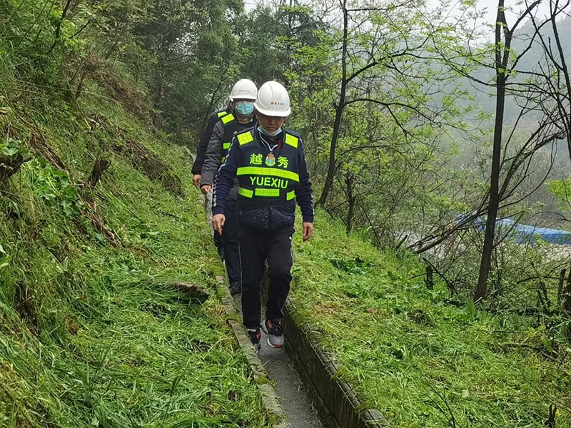 疫情防控不松劲 安全保畅不停歇
