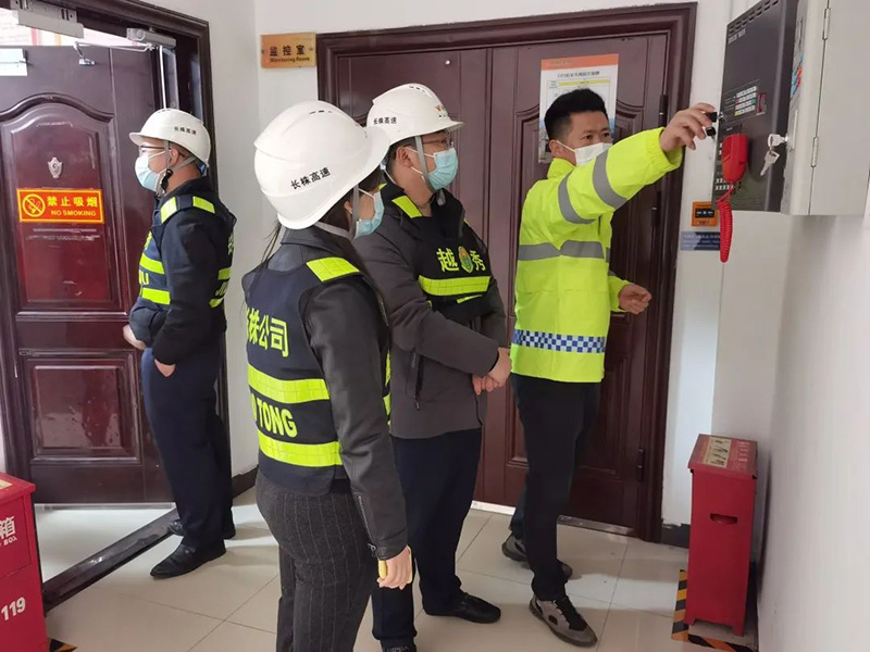 疫情防控不松劲 安全保畅不停歇