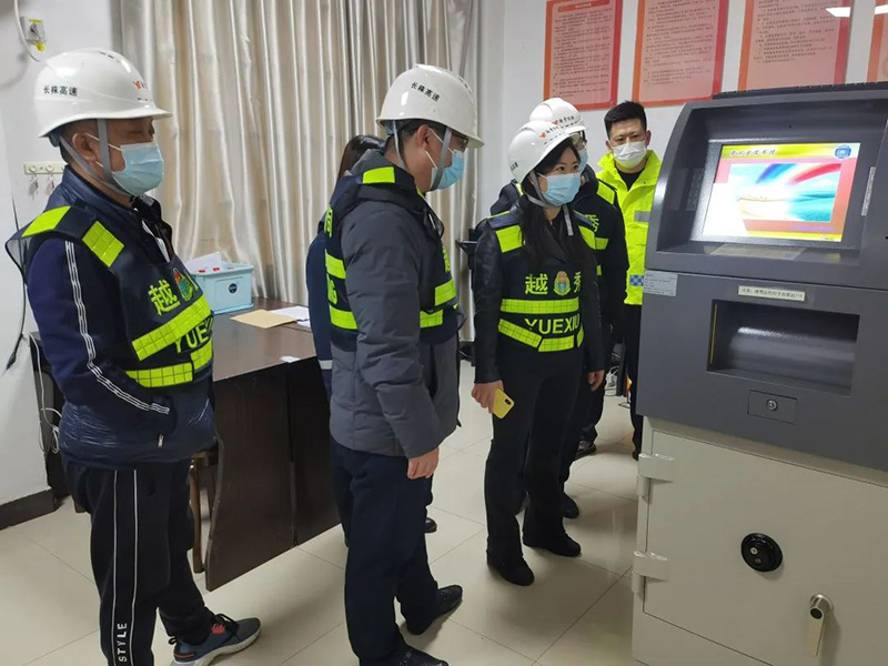 疫情防控不松劲 安全保畅不停歇