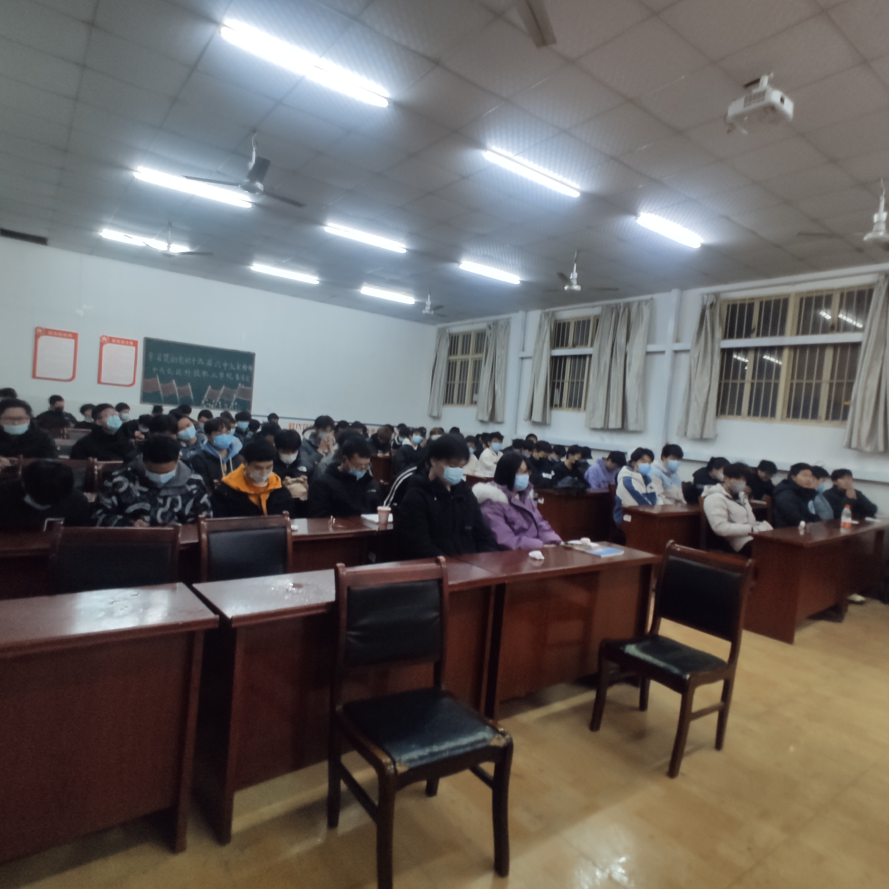 武漢科技職業學院疫情期間學生心理疏導班會