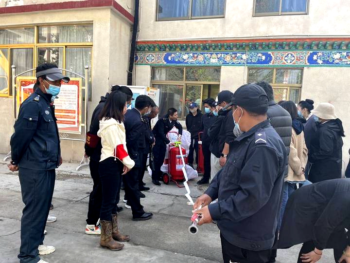 拉萨分中心为西藏自治区话剧团开展消防实操培训