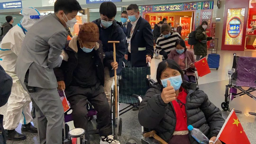 6名大骨节病公益扶贫项目受助患者在京接受对侧手术