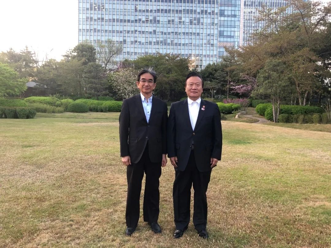 中国留学人才发展基金会理事长曹卫洲会长会见日本驻华大使垂秀夫