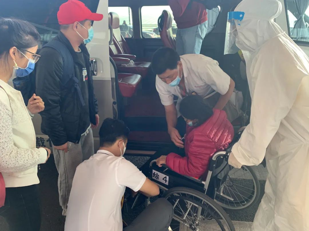 中国留学人才发展基金会三区三州大骨节病承接社会服务试点项目3名患者术后返乡