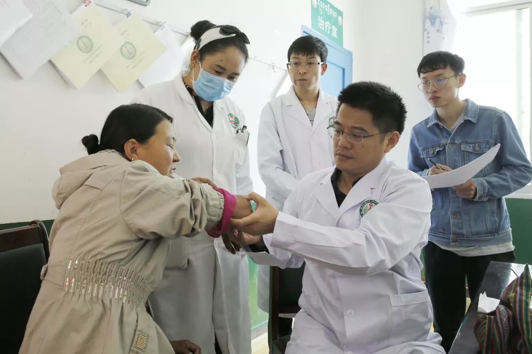 中国留学人才发展基金会洛隆县大骨节病社会服务公益活动
