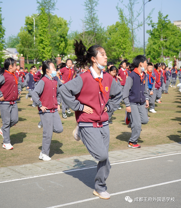 四月芳菲，春和景明——成都王府外国语学校召开四月校长早茶会