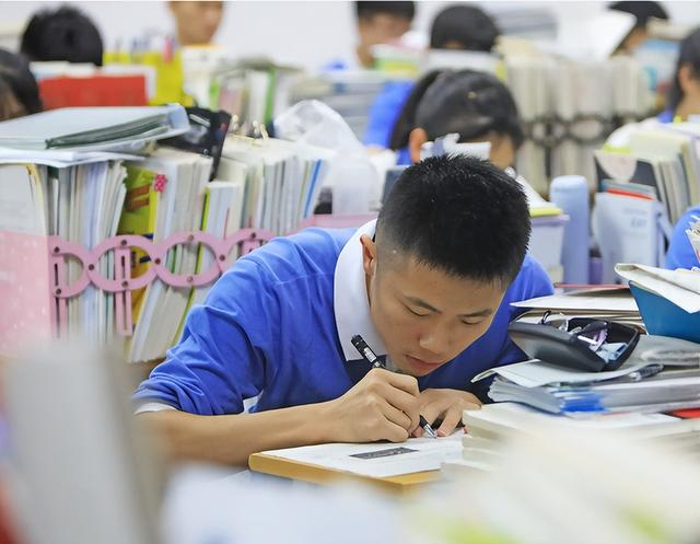 高考考上“一本大学”意味着什么?家长直言:高考足以改变命运 高考考上“一本大学”意味着什么?家长直言:高考足以改变命运