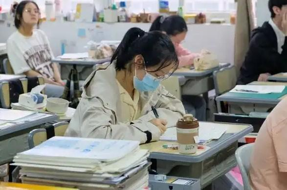 清华女孩高考成绩731分,看到她的笔记,众人感叹难怪会考上清华 清华女孩高考成绩731分,看到她的笔记,众人感叹难怪会考上清华