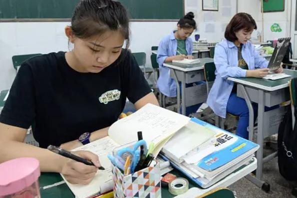 清华女孩高考成绩731分，看到她的笔记，众人感叹难怪会考上清华