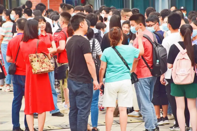 2022年“高考人数”出炉，几家欢喜几家愁，河南省再次独占鳌头