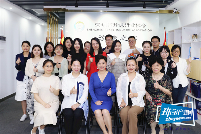 深圳市珍珠行业协会举行母亲节珍珠胸针DIY公益活动