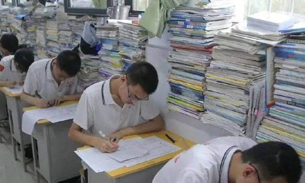 人民日报点名批评山东6所大学,毕业证不如废纸,家长报考要谨慎 人民日报点名批评山东6所大学,毕业证不如废纸,家长报考要谨慎