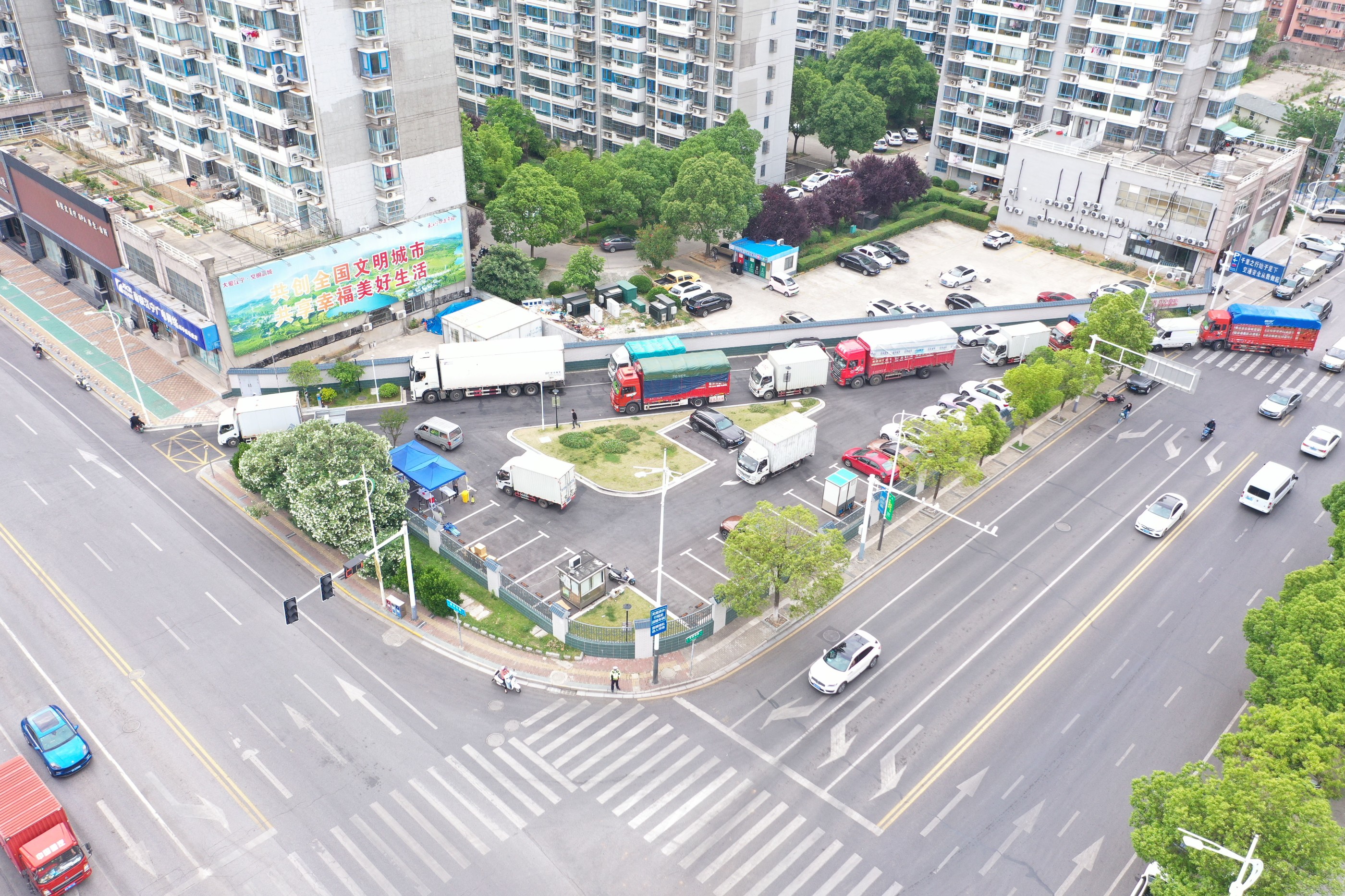 新亭東路生態(tài)停車場