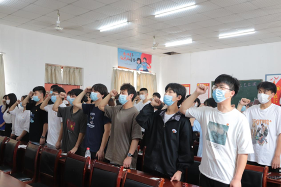 武汉科技职业学院第二届团课培训结业典礼暨入团仪式 武汉科技职业学院第二届团课培训结业典礼暨入团仪式