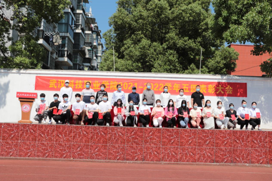 弘扬五四精神,争做青年典范 弘扬五四精神,争做青年典范