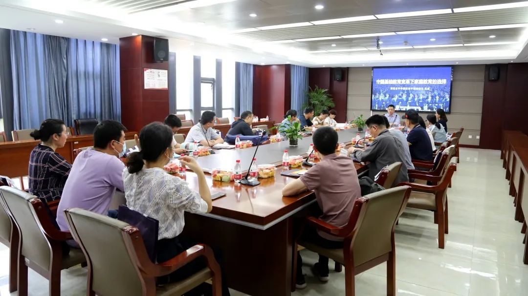 YHTIS 终身学习 | “得到高研院”参访团探访雨中国高,共话变革下的家庭教育! YHTIS 终身学习 | “得到高研院”参访团探访雨中国高,共话变革下的家庭教育!