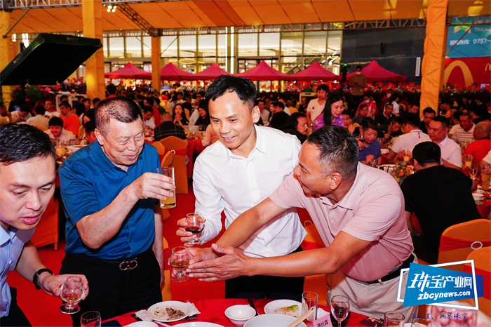 琛宝来广场在佛山盛大开业,一站式翡翠发货批零中心开启 琛宝来广场在佛山盛大开业,一站式翡翠发货批零中心开启