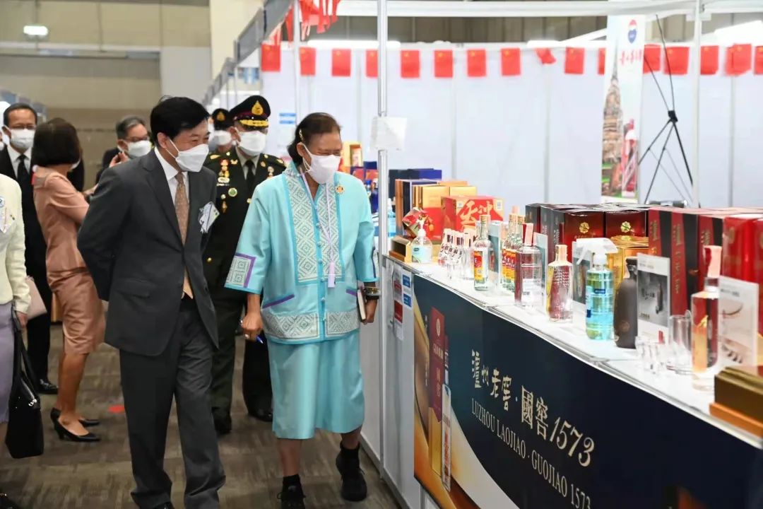 醉美全球|浓香蕴真情,泸州老窖助力泰国红十字会外交使馆第55届义卖活动 醉美全球|浓香蕴真情,泸州老窖助力泰国红十字会外交使馆第55届义卖活动