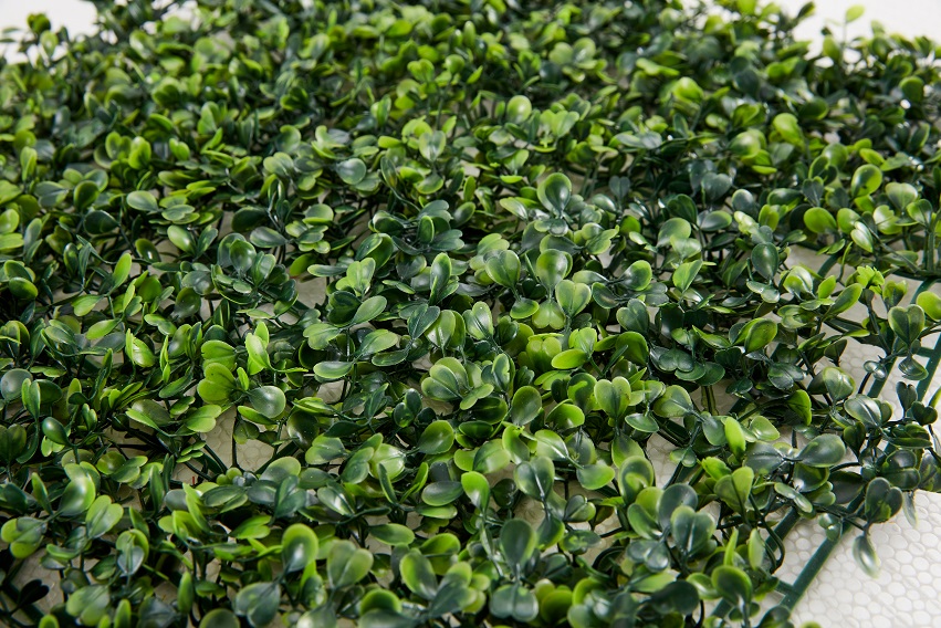 ARTIFICIAL GRASS AND LEAVES