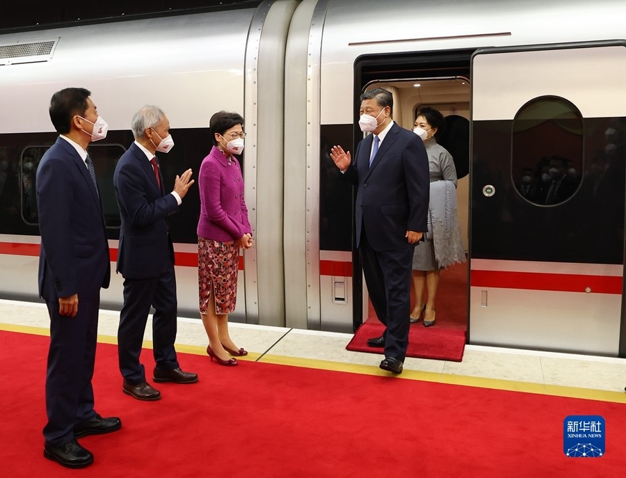 出席庆祝香港回归祖国25周年大会暨香港特别行政区第六届政府就职典礼并对香港进行视察 习近平抵达香港 香港特别行政区行政长官林郑月娥等前往高铁西九龙站迎接 出席庆祝香港回归祖国25周年大会暨香港特别行政区第六届政府就职典礼并对香港进行视察 习近平抵达香港 香港特别行政区行政长官林郑月娥等前往高铁西九龙站迎接