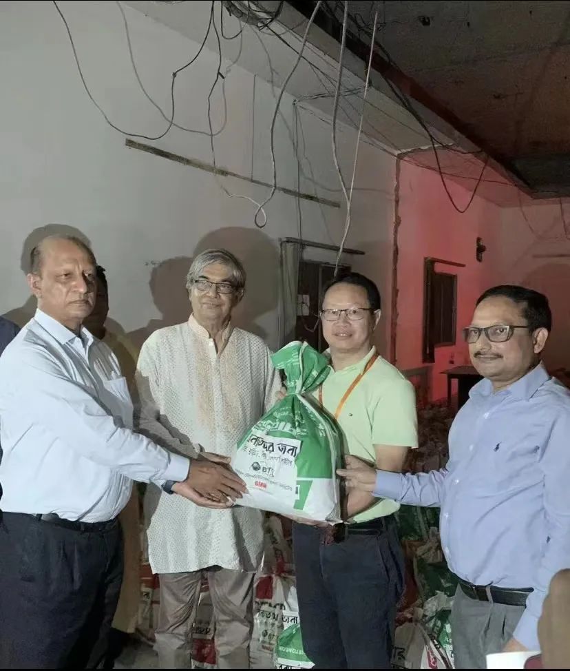 震有科技携手孟加拉电信BTCL为洪灾区捐赠救援物资