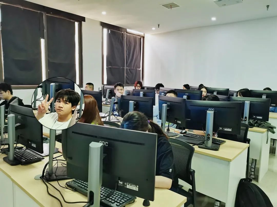 完美世界游戏永川大数据产业园项目正式开班~热爱游戏的同学们一起加油吧！