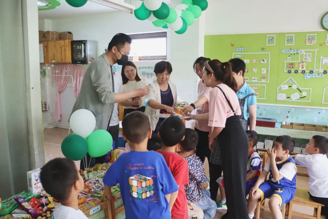 情暖童心 與愛同行丨蘇州教投開展“六一”兒童節走訪慰問活動