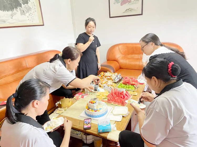深圳市先锋龙员工生日会又来咯！不管几岁，快乐万岁！