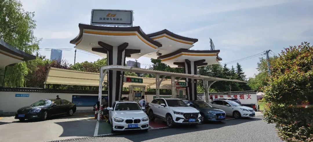 新城公司赴合肥滨湖绿岛加油站考察学习