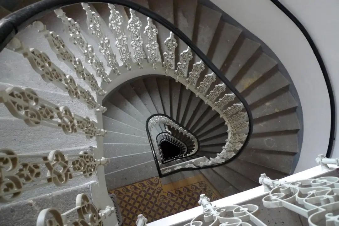 筑屋匠分享：带旋转楼梯的别墅设计