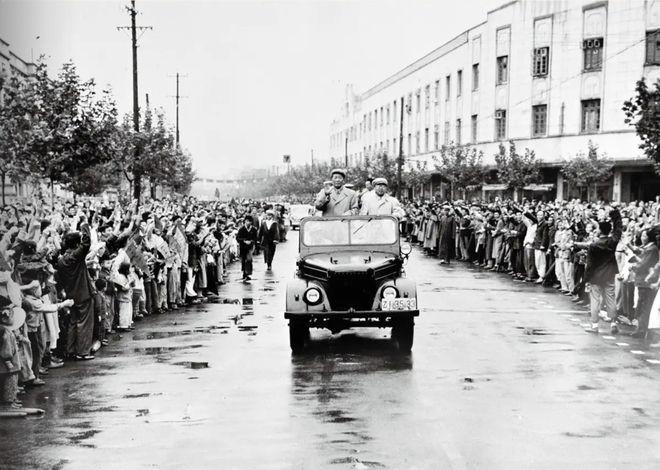 1958年，毛主席參觀安徽博物館，突然問：這條魚吃不吃人？