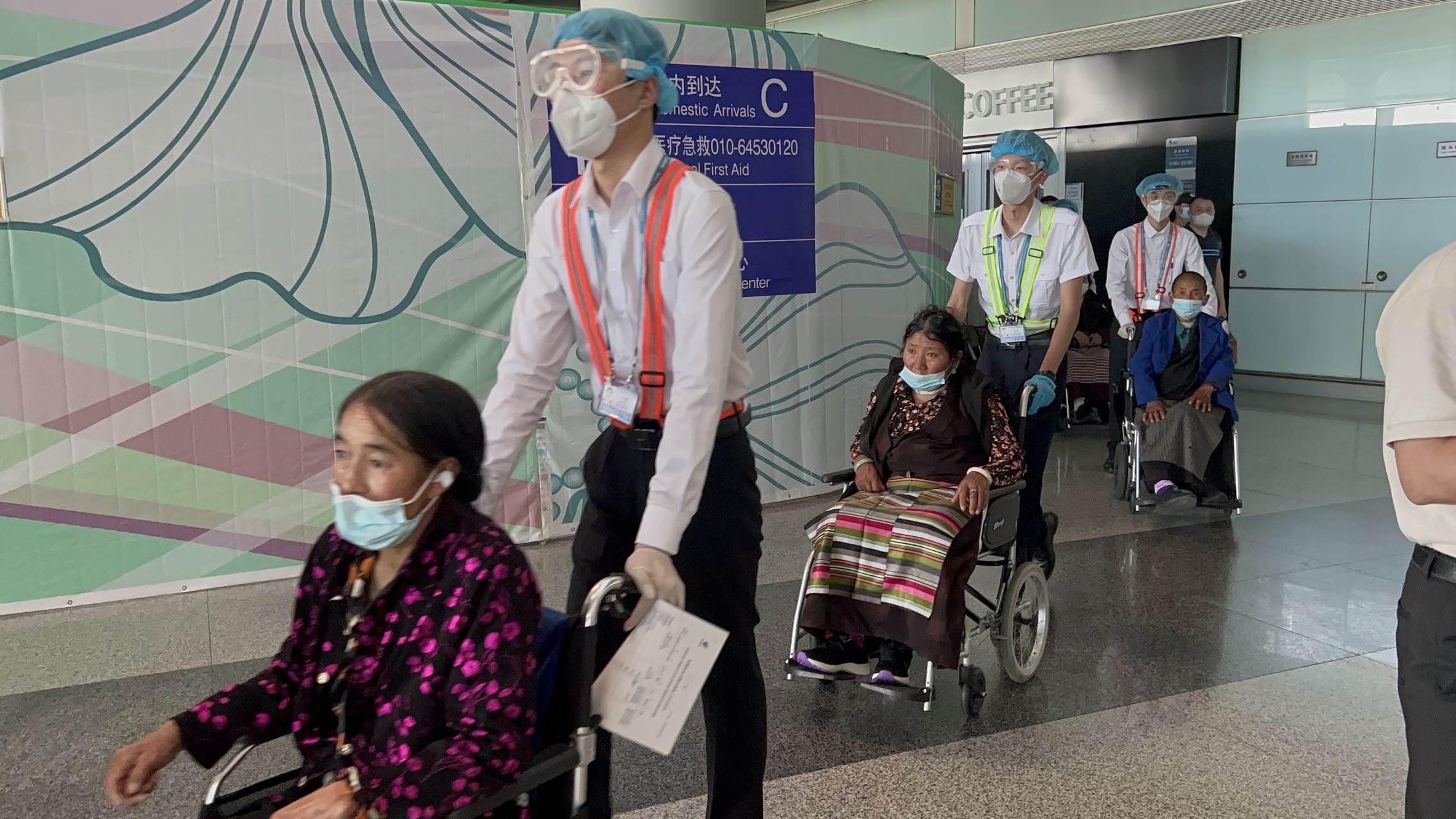 大骨節病承接社會服務試點項目首批來京患者抵達北京，順利入院