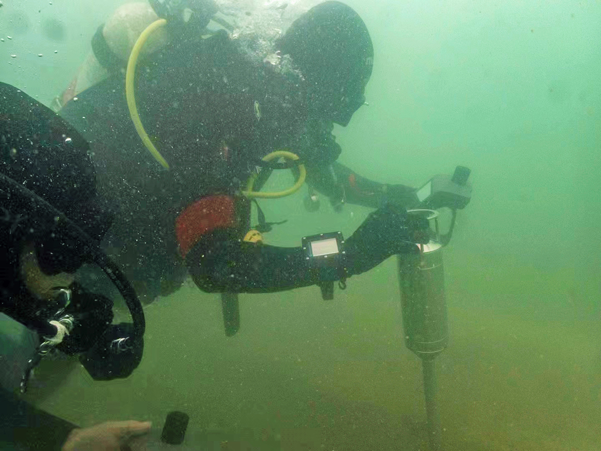 Underwater locator beacon