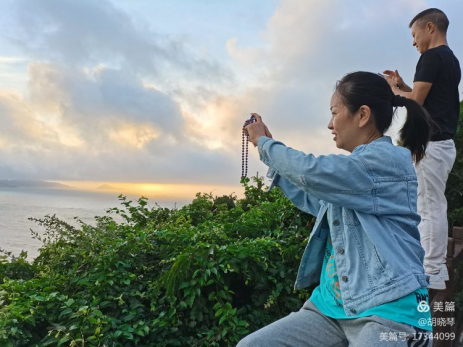 夏天里的一朵浪花