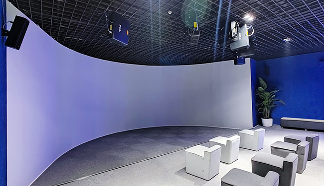 The immersion arc screen projection of CSCEC-JHTOWN exhibition hall uses Wincomn Krinda projector