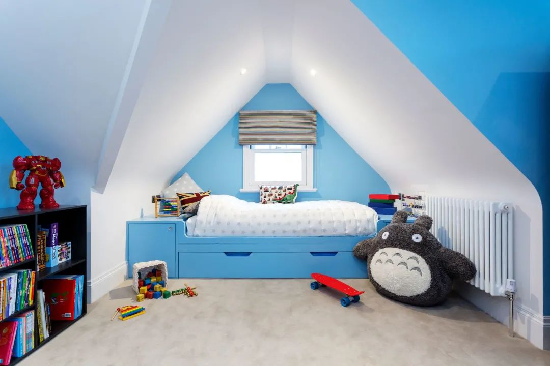 经典蓝白配色的卧室创意！