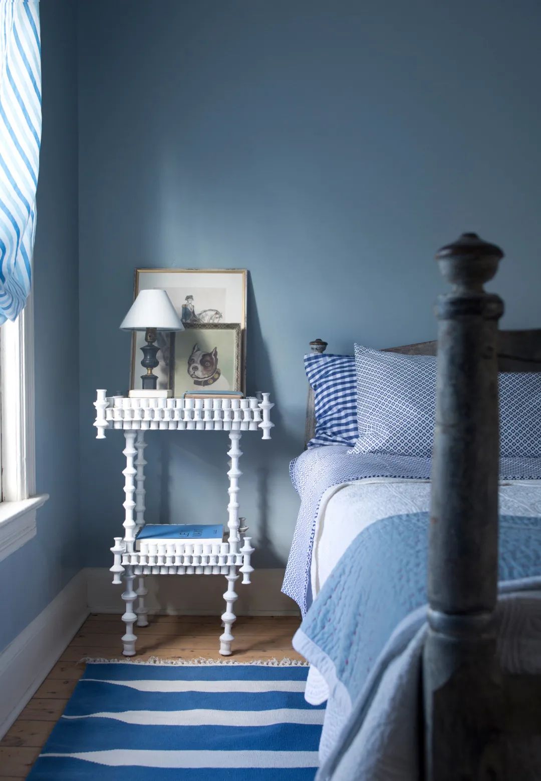 经典蓝白配色的卧室创意！